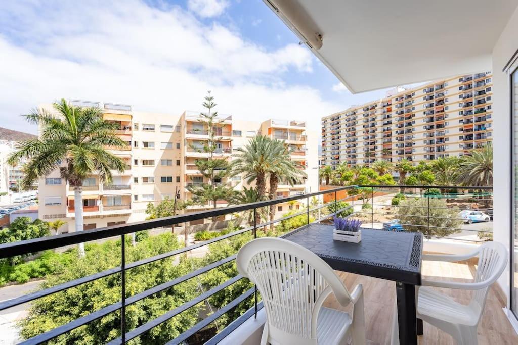 Vivienda Vacacional Rosaini Лос Кристианос Экстерьер фото