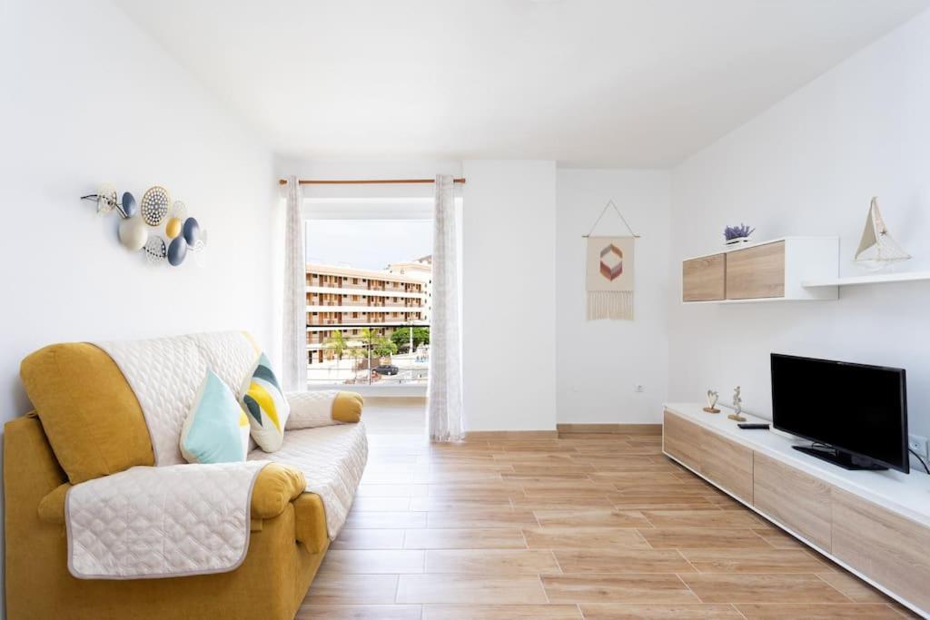 Vivienda Vacacional Rosaini Лос Кристианос Экстерьер фото