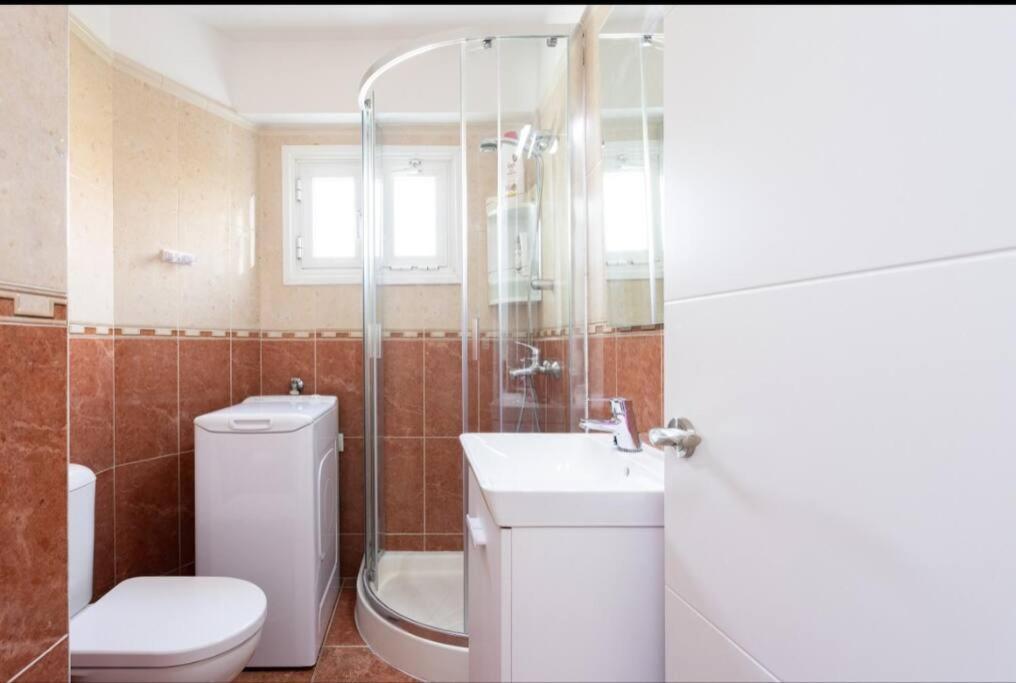 Vivienda Vacacional Rosaini Лос Кристианос Экстерьер фото